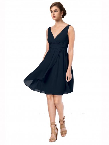 Azul marina oscuro línea A Cuello en V Gasa Corto Vestidos de dama de honor / Vestidos de cóctel